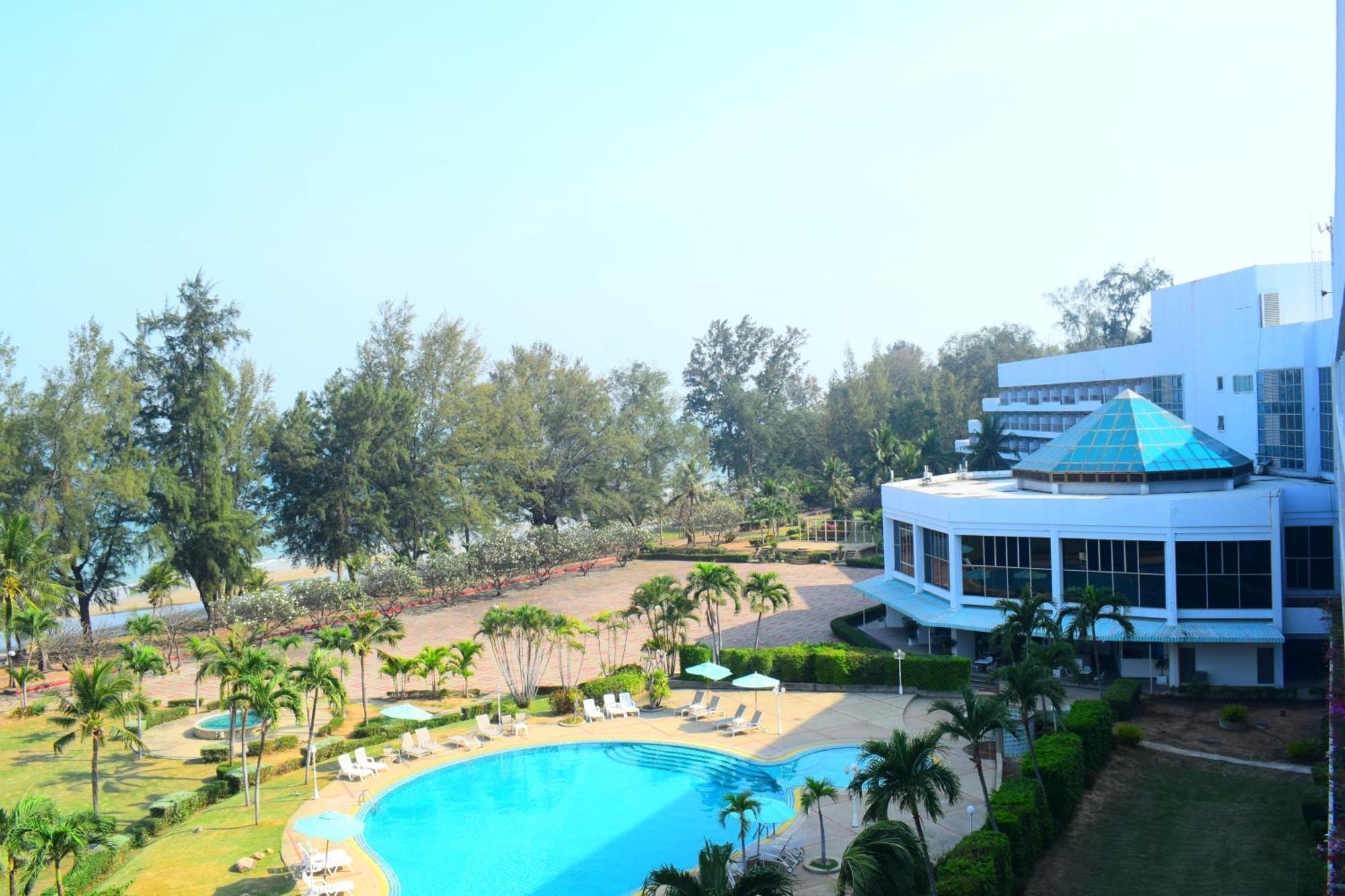 Hotel Seapine Golf And Hua Hin 4*